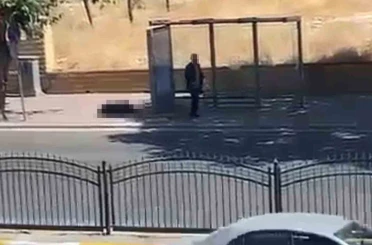 Durakta bekleyen eşini silahla vurdu 