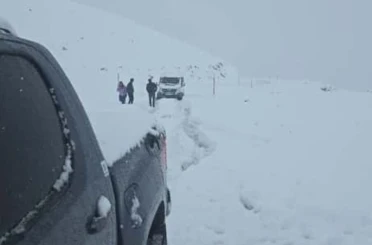 Durankaya-Şivekür yolu kar ve tipi nedeniyle ulaşıma kapandı 