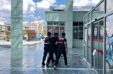 Durduramadığı aracın arkasından ateş edip sürücüyü vurdu 