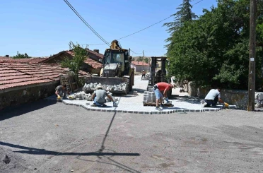 Dutluca Mahallesi’nde kilit taş yol çalışması devam ediyor 