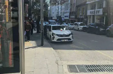 Duyarsız sürücü minibüsçüleri çileden çıkardı
