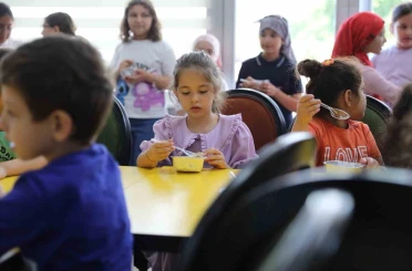 Düzce Belediyesi çocuk üniversitesinden aşure etkinliği 