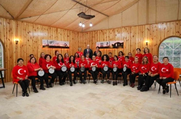 Düzce ritim grubu hem çaldı hem söyledi 