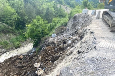 Düzce’de aşırı yağışlar heyelana neden oluyor 