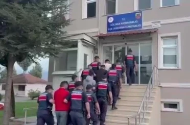 Düzce’de havaya ateş açan 5 kişi kıskıvrak yakalandı 