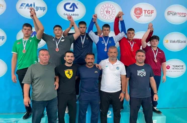 Düzceli minik güreşçilerden Türkiye derecesi 