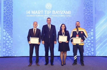 Düzceli sağlık çalışanlarına Bakandan teşekkür belgesi 