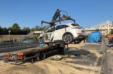 (Düzeltme) Küçükçekmece’de otomobil, İETT otobüsüne çarptı: 1’i polis memuru 3 kişi öldü 
