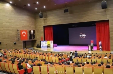 EBYÜ’de dijital bilgi ve yapay zekâ konuşuldu 