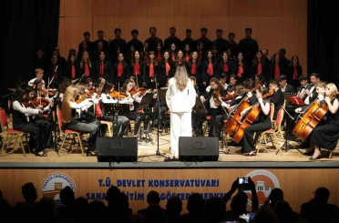 Edirne Lisesi’nden hafızalara kazınan gece: Genç yetenekler ayakta alkışlandı 