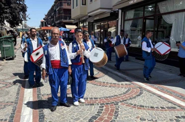 Edirne’de davul-zurna ekibinden esnafa Kırkpınar daveti 