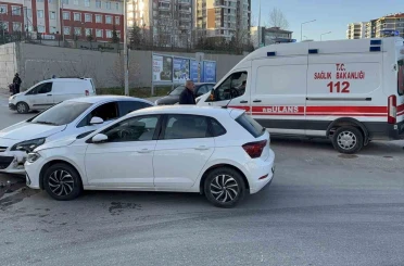 Edirne’de iki otomobil çarpıştı: 2 yaralı 