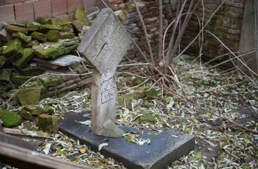 Edirne’de ilginç manzara: Osmanlı dönemi kabri apartman bahçesinde kaldı 