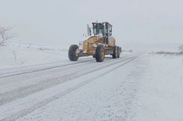 Edirne’de kar kent merkezinde etkisini azalttı, ilçelerde kar küremesi devam ediyor 