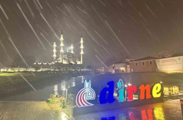 Edirne’de kar yağışı etkili oluyor 