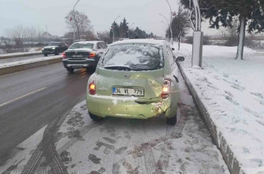 Edirne’de kar yağışında zincirleme kaza: 9 araç birbirine girdi 