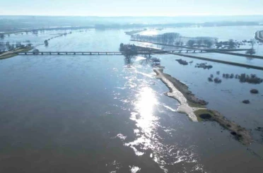 Edirne’de Meriç Nehri taştı, çok sayıda hobi bahçesi su altında kaldı 