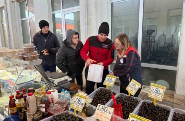 Edirne’de pazar yerinde gıdalar ve fiyatlar kontrol edildi 