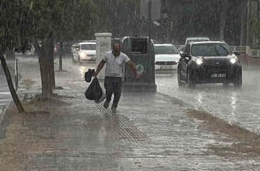 Edirne’de sağanak yağış etkili oldu 
