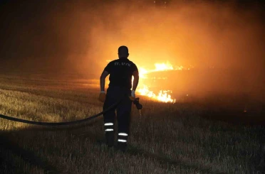 Edirne’de tarlada çıkan anız yangını korkuttu 