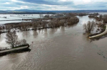Edirne’de yüzlerce dönüm tarım arazisi sular altında 