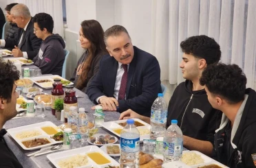 Edremit Kaymakamı Odabaş, iftar sofrasında Şehit Mustafa Serin Fen Lisesi öğrenci ve öğretmenleriyle buluştu 