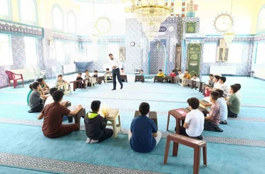 Edremit Şehitlik Camii Yaz Kur’an kursu öğrencilerine bağımlılıkla mücadele semineri 