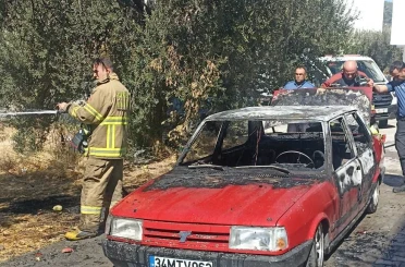 Edremit’te araç yangını otluk alana sıçradı 
