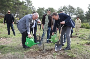Edremit’te fidanlar toprakla buluştu 