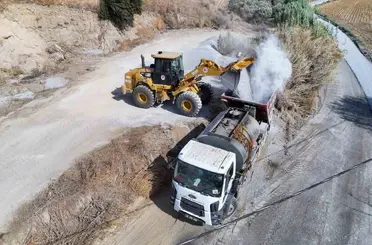 Efeler Belediyesi yol çalışmalarını sürdürüyor
