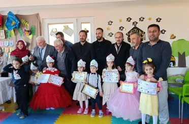 Efeler’de Kur’an’a geçen minik öğrenciye anlamlı kutlama 