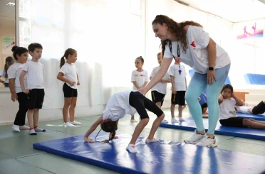 Efeler’de minikler jimnastikle güçleniyor 