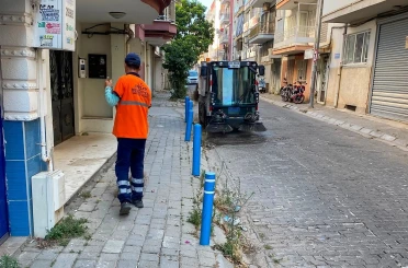 Efeler’de temizlik çalışmaları devam ediyor 