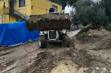 Efeler’den sağanak yağışa hızlı müdahale 