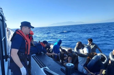 Ege sularında göçmen hareketliliği: 137 göçmen karaya çıkartıldı 