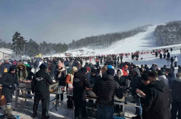 Ege’nin zirvesinde şölen: Gediz Murat Dağı’nda on binler buluştu 