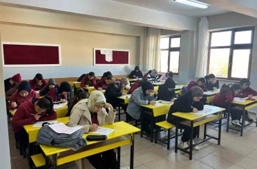 Eğil Belediyesinden 11 ve 12. sınıf öğrencilerine yönelik ödüllü deneme sınavı yapıldı 