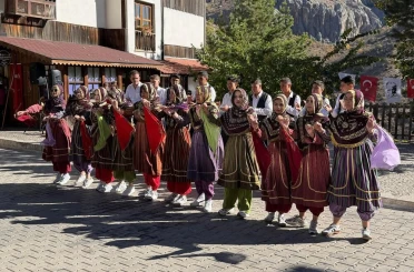 Eğin Halk Oyunları, gençlerle yeniden hayat buluyor 