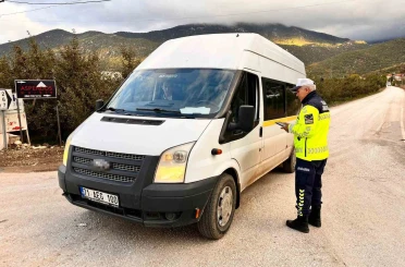 Eğirdir’de kurallara uymayan 2 işçi servisine cezai işlem uygulandı 