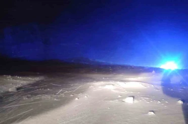 Eğribel Tüneli girişinde çığ düştü: Yol ulaşıma kapandı 