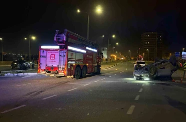 Ehliyetsiz sürücünün karıştığı kazada kamyonet takla attı: 2 yaralı 