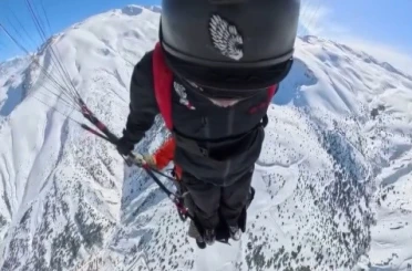 Ekstrem sporcu Koçak, Erzincan’da wingsuit ve paraşütle 500 metreden atladı 