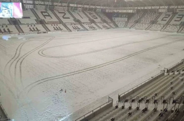 Elazığ Atatürk Stadyumu karla kaplandı 