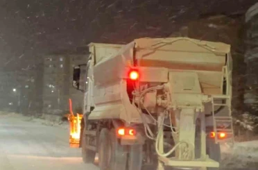 Elazığ Belediyesi karla mücadele çalışmalarını sürdürüyor 