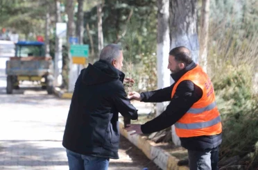 Elazığ Belediyesi’nden vatandaşlara ücretsiz fidan desteği 