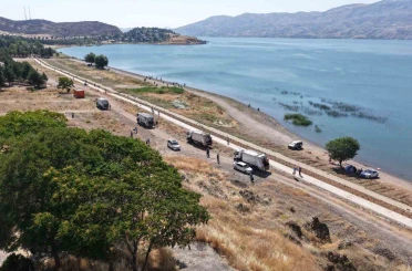 Elazığ Hazar Gölü çevresinde temizlik çalışması 