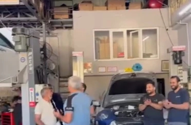 Elazığ Oto Sanayisi’nde renkli anlar: Davul zurnayla aracını teslim aldı 