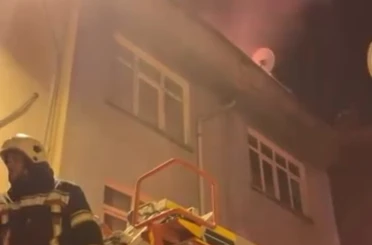 Elazığ’da 4 katlı apartmanda yangın paniği 