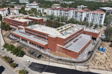 Elazığ’da CHP’li belediyelerin yapımını üstlendiği okul halen bitmedi 