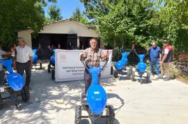 Elazığ’da çiftçilere çapa makinesi dağıtıldı 